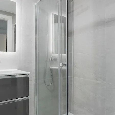 2 Bed In Village Apartment *