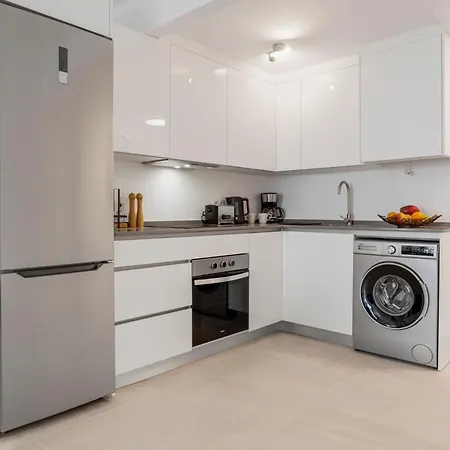 2 Bed In Village Apartment *